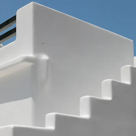 Naxos White Concept